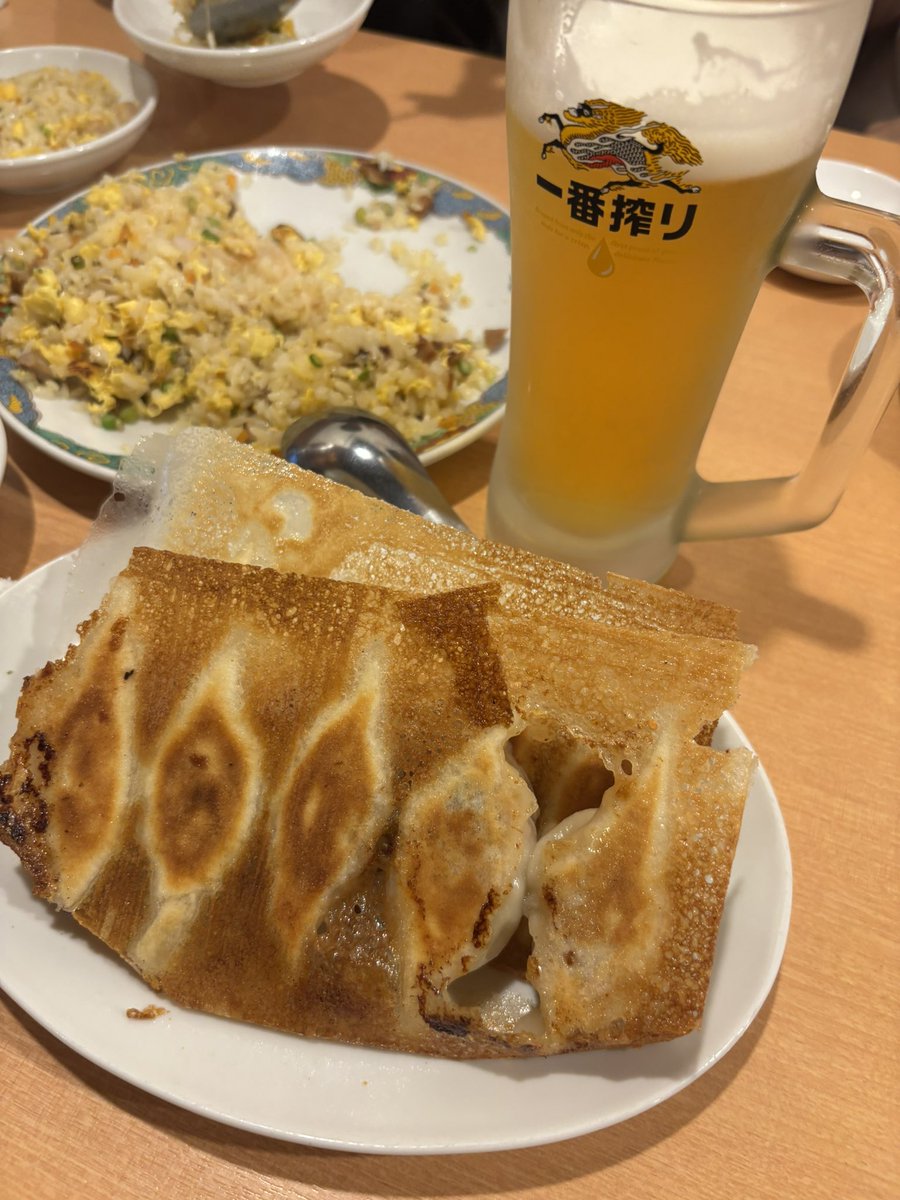 iphone5133's tweet photo. 蒲田に泊まることになったので🥟羽餃子が名物の「ニイハオ恵馨閣」に初訪問😋
🍺焼き餃子も焼き小籠包も肉汁たっぷりで美味しかった👍
#蒲田グルメ https://t.co/F3VHVBm3hf