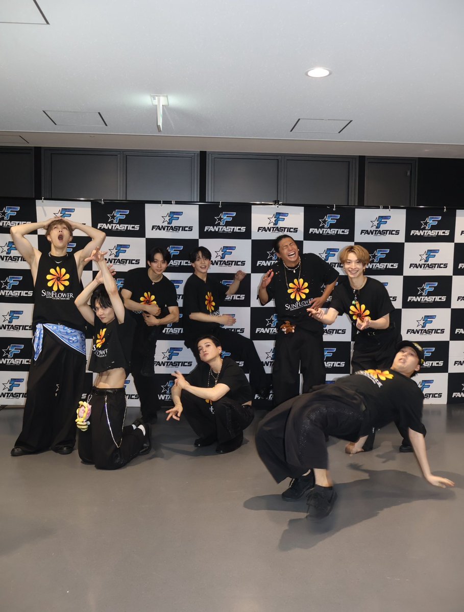 taiki__official's tweet photo. #SUNFLOWER
有明Day-2
いやぁ〜気持ちよかった🥴

FANTAROの皆さんの団結力
とても感動しました🌻

うぱごろうも沢山見つけた👀✨

明日はDayDay.生放送📺
ぜひ見てください🍀 https://t.co/Vyqf4AqXng