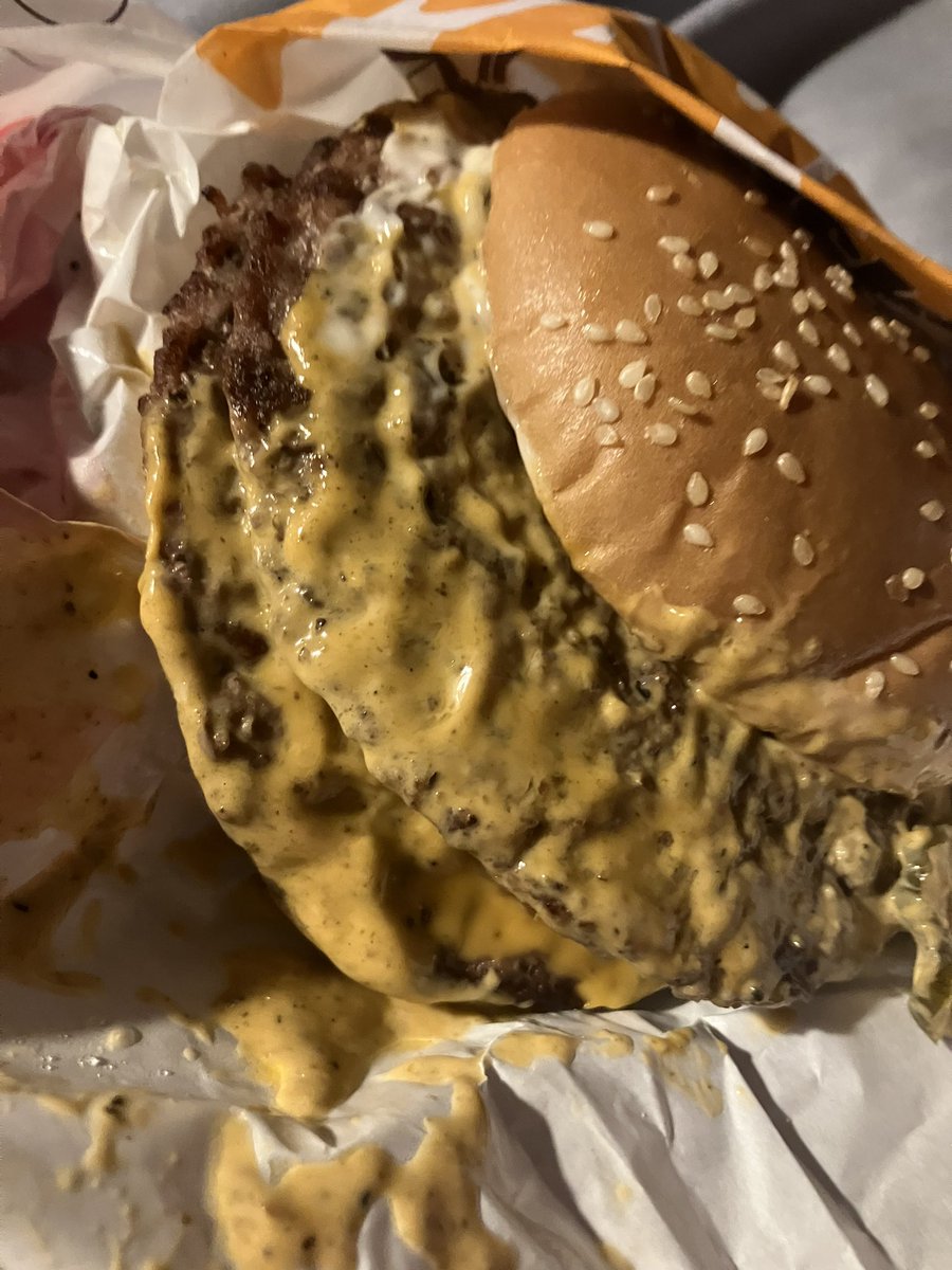 beats_index's tweet photo. そんなんいいからバーキンのビーフハッシュ食え飛ぶぞ https://t.co/TK30BhNfxt