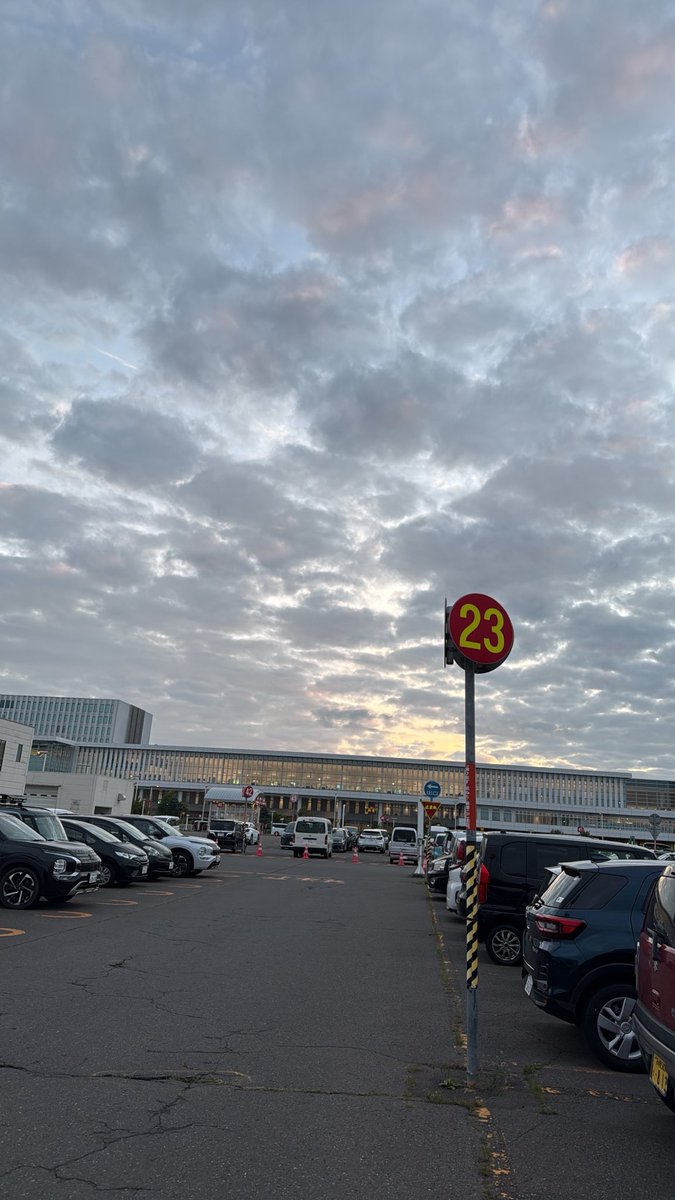 treknori's tweet photo. さあ帰ろう
てか寒い22度か？
#新千歳空港 https://t.co/zDvu8nCKlN