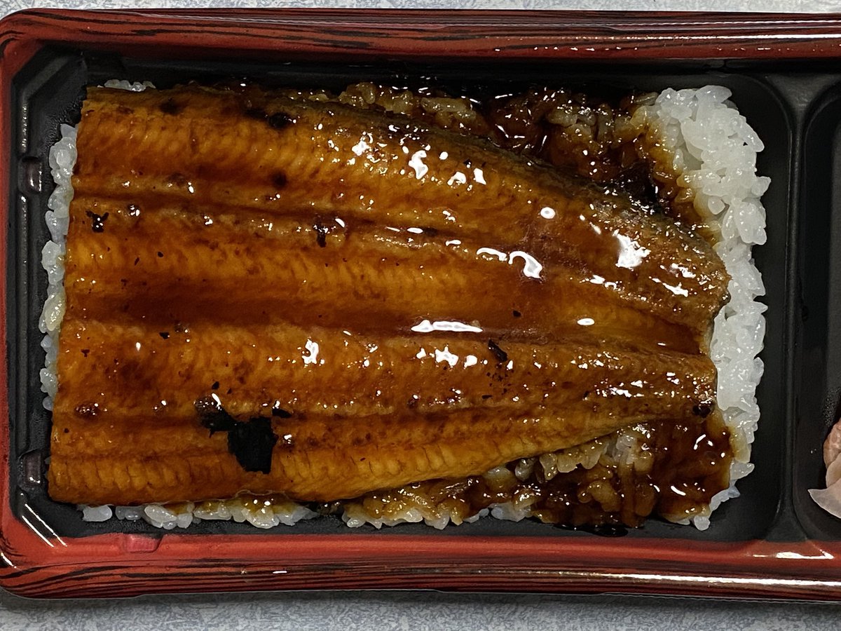 stardastboy01's tweet photo. 今日は"土用の丑の日"
　ちょっとふんぱつ700円　😋 https://t.co/RRSI4rXEmS