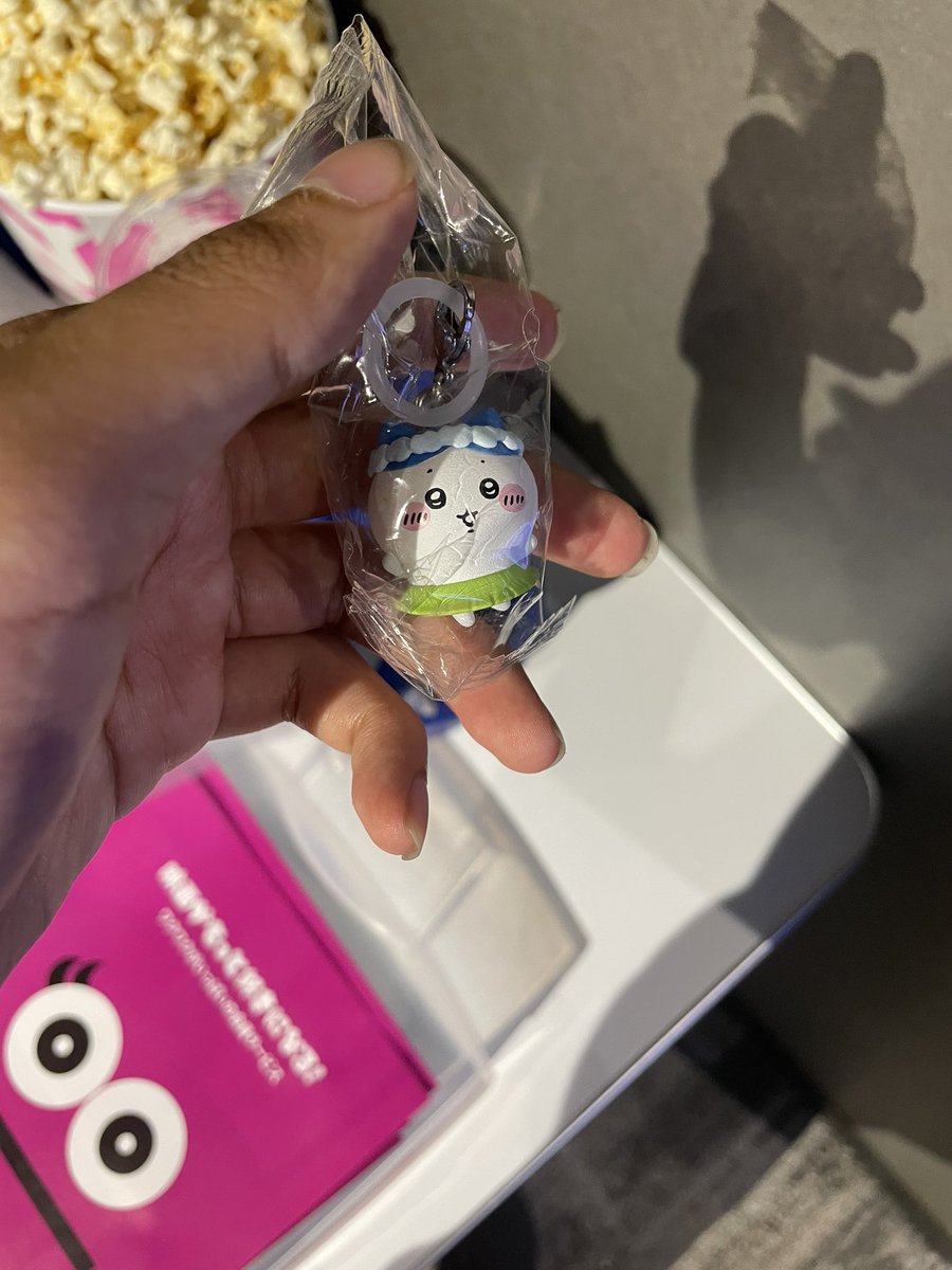 gametetsu_s's tweet photo. 映画ちいかわ見て、CoCo壱でコラボメニュー食って寝てたらこんな時間
ポップコーンバケットほしくてandドリンクで4000かかった泣 https://t.co/jPnaFRIyBY