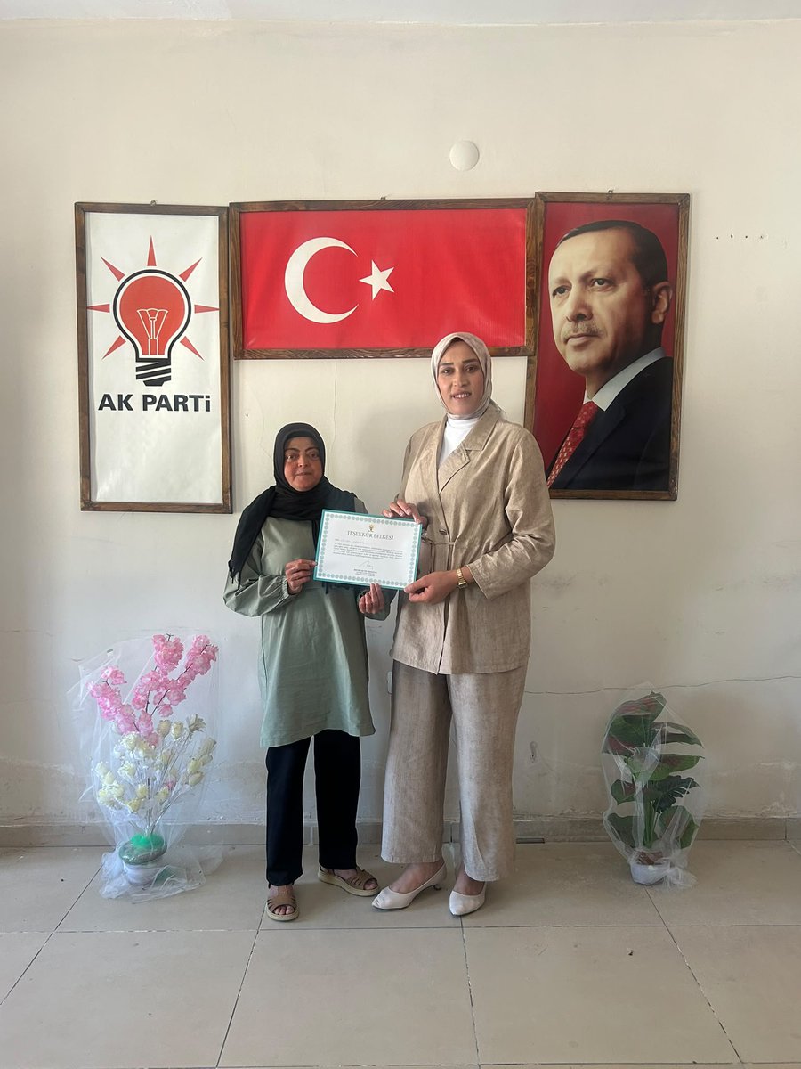 Deryailikan's tweet photo. Cumhurbaşkanımız Sn. @RTErdogan tarafından, özveriyle çalışan ve emekleriyle partimize güç katan kıymetli üyelerimize gönderilen Teşekkür Belgelerini takdim ettik.
Gönülden verdikleri emek için tüm kadın üyelerimize teşekkür ediyor,  nice güzel hizmetlerde buluşmayı diliyorum. https://t.co/9pVUtELsFA