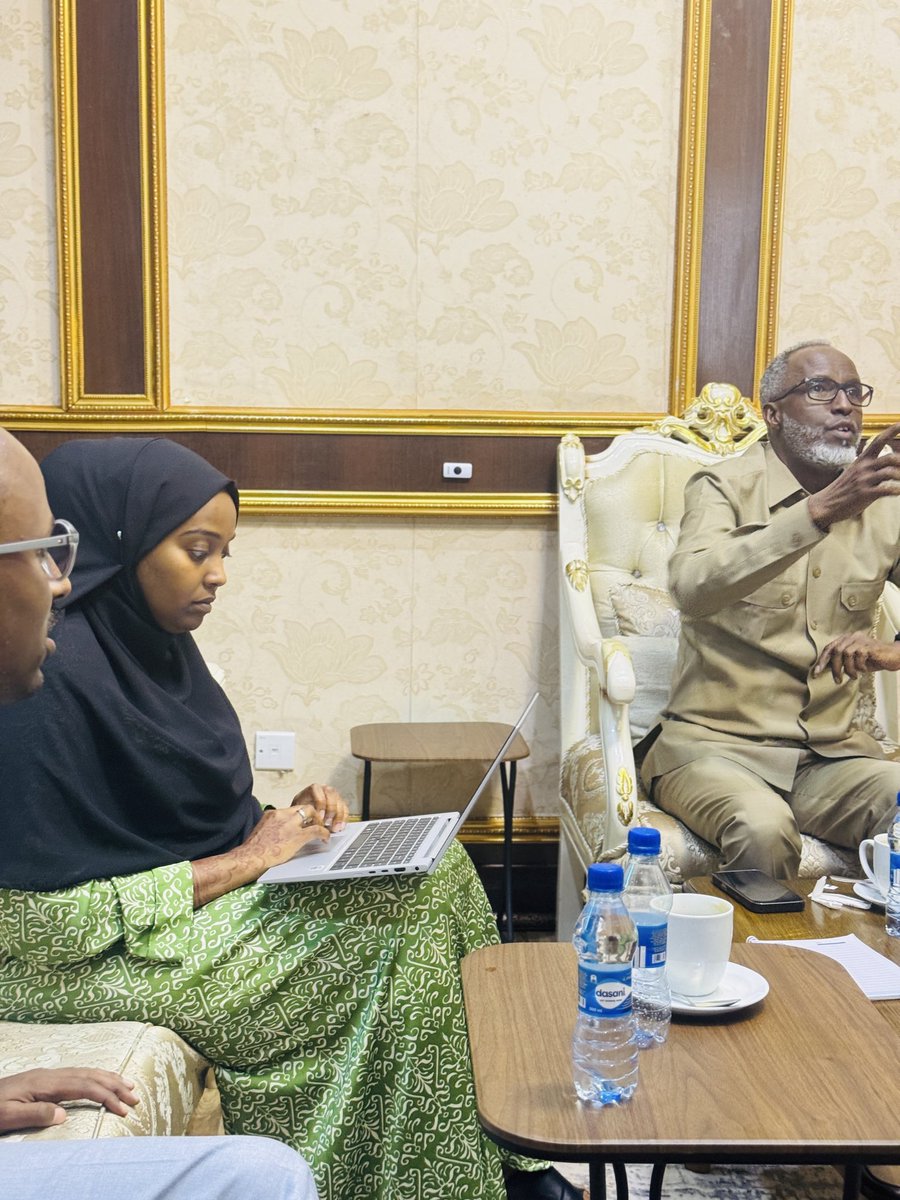 dulmarmaalim's tweet photo. Presenting the Somali RIS (regional integration Strategy ) to the OPM leadership for critique and larger discourse on its effective implementation, as crucial for EAC, HOAI integration.
In attendance were the PS, State Minister and departmental Directors: https://t.co/HxU6TBFIVL