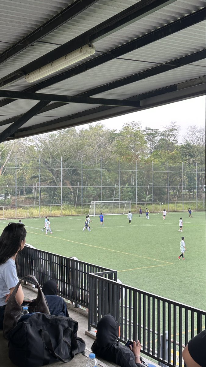Archesis_'s tweet photo. when ya maen bola ditemenin?? https://t.co/LRZjtSkGvK
