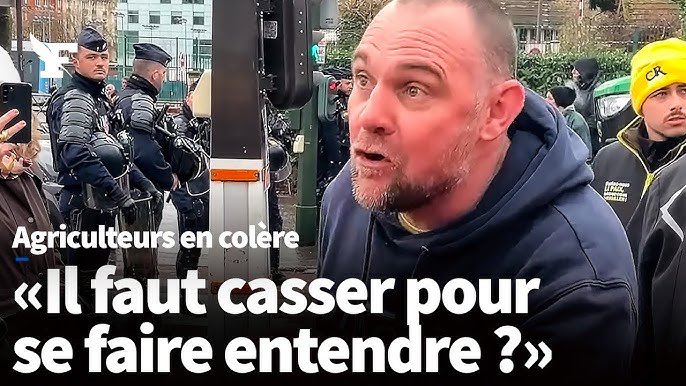 DeFabron's tweet photo. Il y a quelques mois ils étaient frappés et chargés par les CRS sur ordre de l’exécutif d’E.Macron… 

Et pourtant, ils sont encore là, parce que la France sans ses paysans, ça n’est pas la France 🇫🇷 https://t.co/MT69XC8rlU