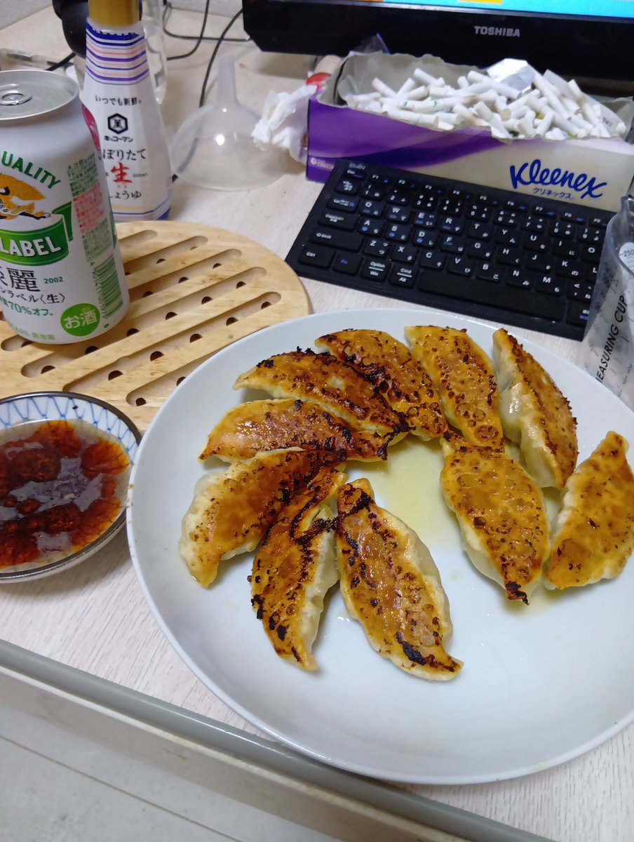 LheyYacat's tweet photo. 餃子うまくできた https://t.co/FpYnNcKct5