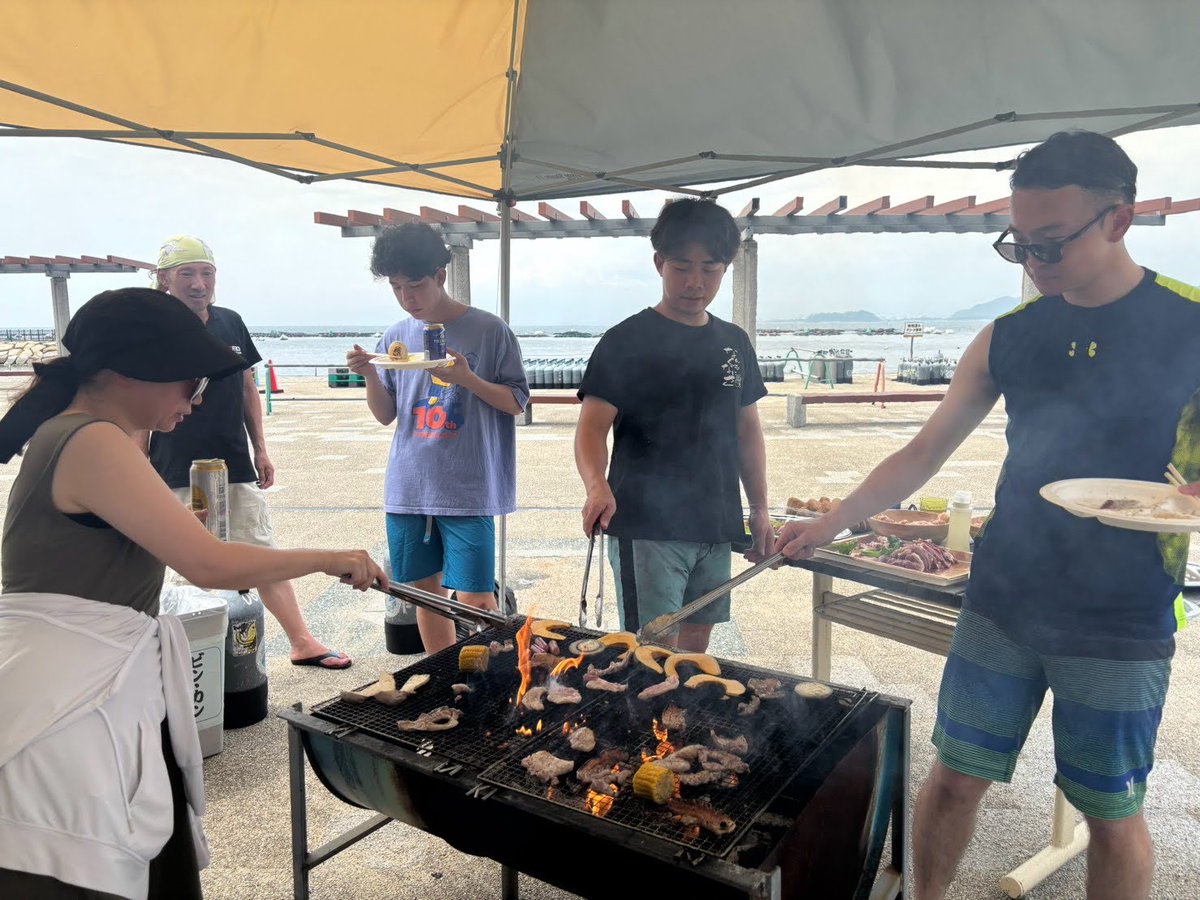 withsjk's tweet photo. 恒例の夏のＢＢＱを開催してきました！
海も透明度は８ｍほどあって快適でした。
めっちゃおいしくてたらふく食べました！

 https://t.co/R9wXuU8lDw https://t.co/gHy5sZ2sTn