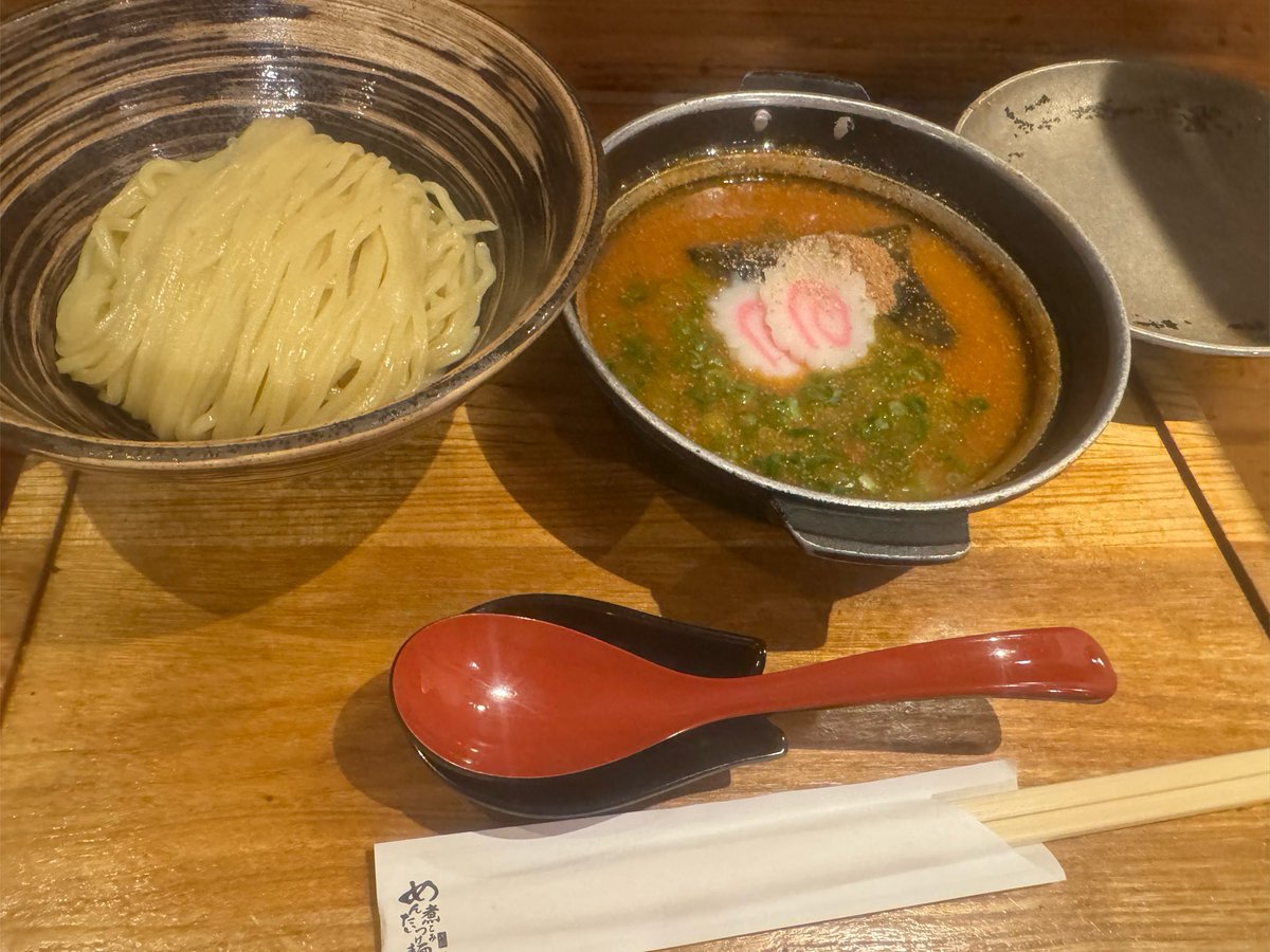 2525hitochan07's tweet photo. ギャバンの舞台挨拶のために都内いったからずっと行きたかっためんたい煮つけ麺と、昨日配信でみてどれでも可愛いからと買ったのがひとちゃんとお揃い引けた！ https://t.co/rYTl8ZWT3x