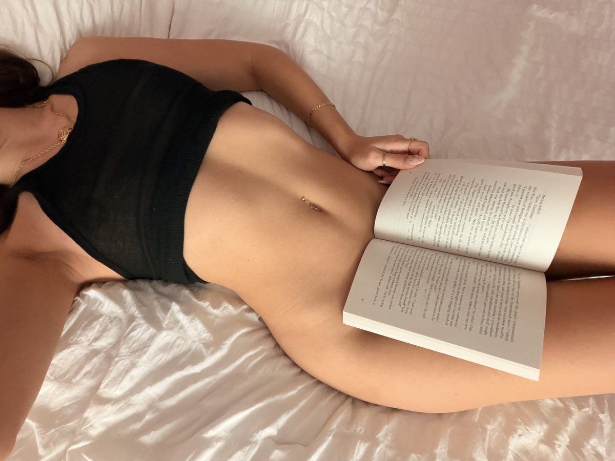 TheAveryCristy's tweet photo. book trend but imagine the book is your head https://t.co/5vgsrMzvKu