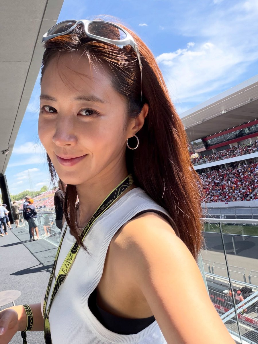 numjin9's tweet photo. yuri at f1 😎 https://t.co/iGmACIDme4