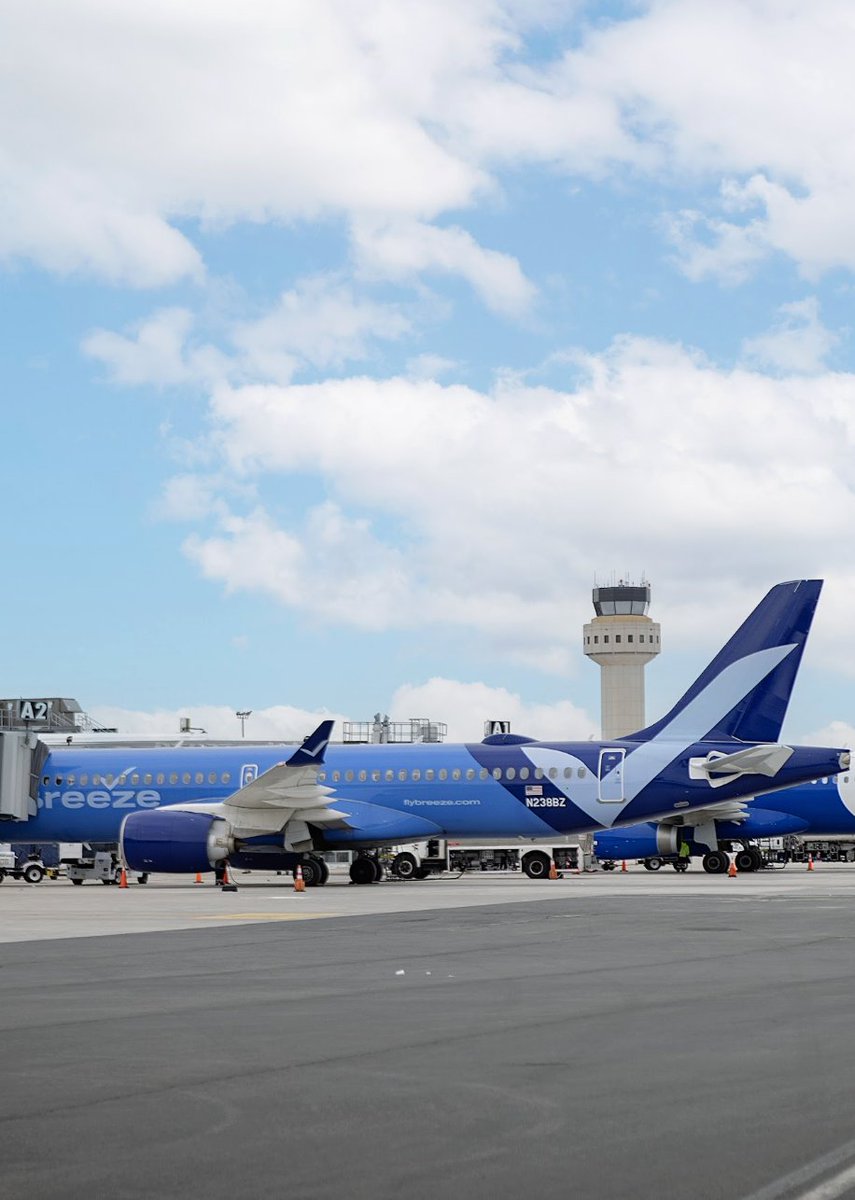 LIMacArthur's tweet photo. You asked for more choices & schedule options between ISP & Tampa and @BreezeAirways is responding with two weekly NONSTOP flights. The flights begin 1/6/27 (Wednesdays & Saturdays) & you can book special introductory fares of $139 now at https://t.co/hIIcO2CDeP. #onlyatisp #longislandny #flymacarthur #flybreeze #10best 📸: Megan, Parker, James