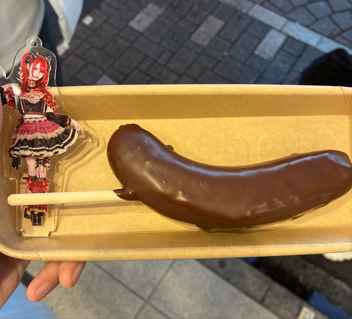 WallMaria1129's tweet photo. カラフルなチョコバナナは好きじゃないので超シンプルで甘くないチョコバナナ🍌を食べる😏 https://t.co/03TCVcgqii