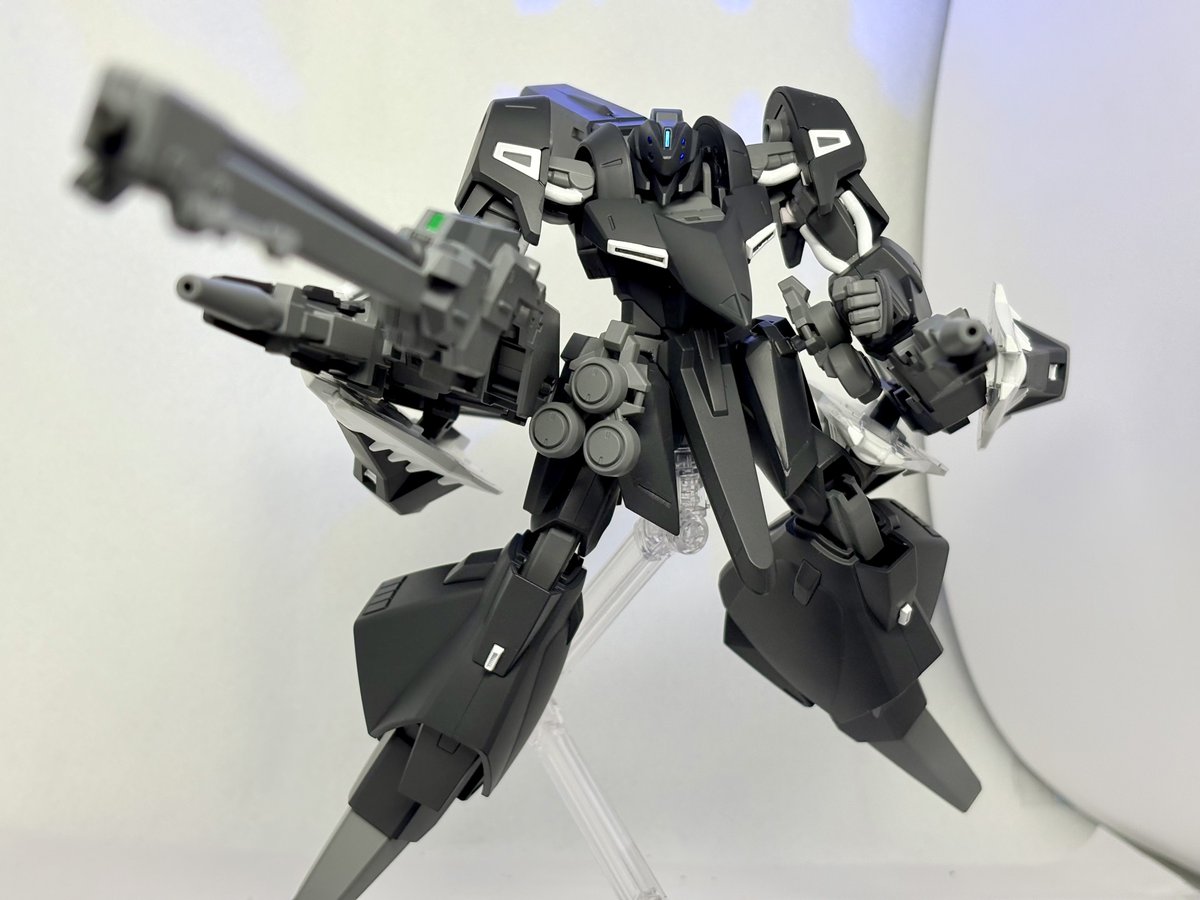 souen890016's tweet photo. #ガンプラ  #AOZ 完成！
アドバンスド･ギャプラン！

ブラックヘアーズにて試験運用された機体の後期暫定仕様
特徴であるアドバンスド･バインダーが廃され、新型ムーバブル･バインダーの試作型を採用している(俺設定)

(1/5) https://t.co/wna9kXfr3L