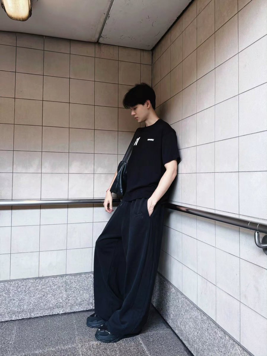 soriiz_sor's tweet photo. ใส่อันวิวก็เท่มากแล้ว
แล้วพี่ยังจะใส่เสน่ห์เพิ่มไปอีก
ทำแบบนี้มันจะชอบมาก

#yinyin_anw #YINWAR #หยิ่นวอร์ https://t.co/mCCUoXw6bm