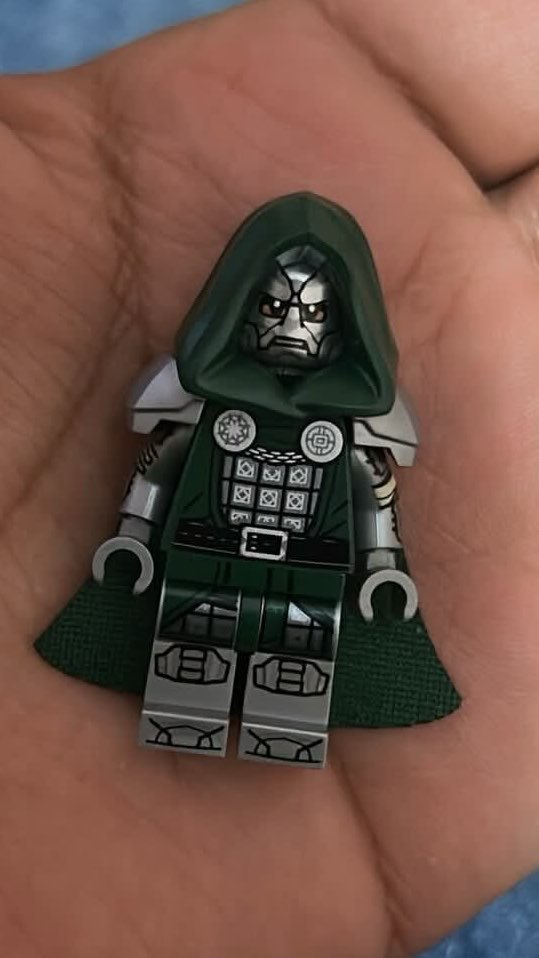darthbeardbrix's tweet photo. The 3 new Lego Doomsday sets all come with a Doom MiniFigure, however they don’t have the same arm detail as shown in the leaked images from the 76345 Doctor Doom Bust. 

I’m sure there’s an ‘in-movie’ reason for this; an evolution of the character or they’re not the true Doom? 

Either way, I’m intrigued! 🤔

Lego love to save money and send us all crazy with variations on minifigs but I think this one is story driven! I also could be wrong and it’s all down to price 🤷🏻‍♂️