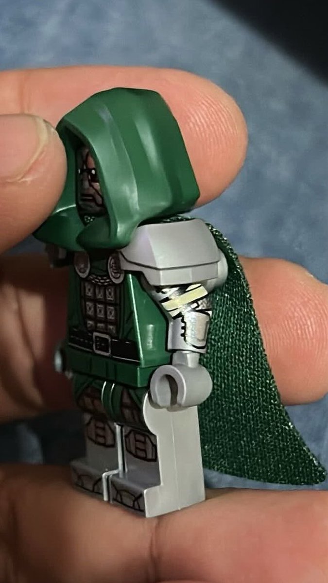 darthbeardbrix's tweet photo. The 3 new Lego Doomsday sets all come with a Doom MiniFigure, however they don’t have the same arm detail as shown in the leaked images from the 76345 Doctor Doom Bust. 

I’m sure there’s an ‘in-movie’ reason for this; an evolution of the character or they’re not the true Doom? 

Either way, I’m intrigued! 🤔

Lego love to save money and send us all crazy with variations on minifigs but I think this one is story driven! I also could be wrong and it’s all down to price 🤷🏻‍♂️