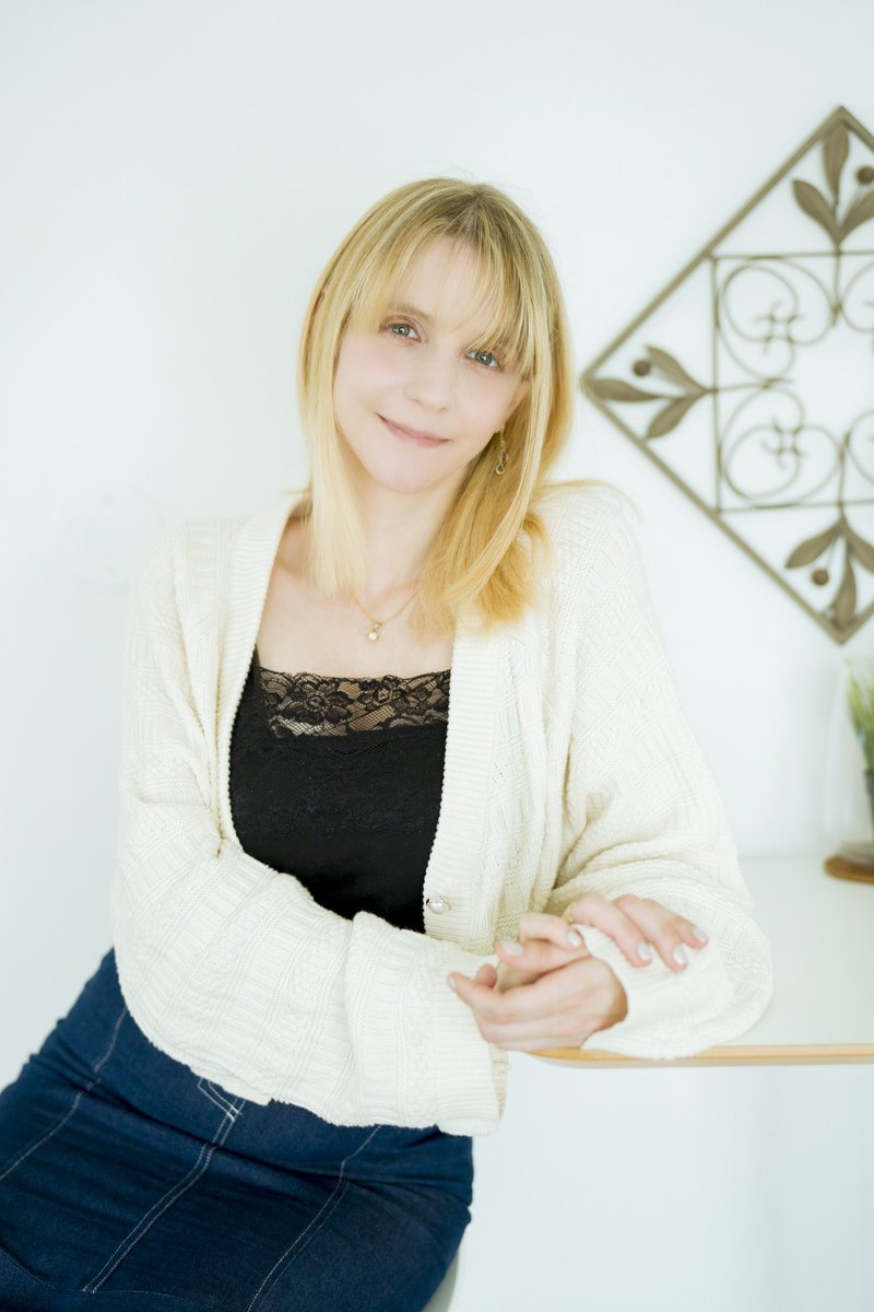 S_Nelkin's tweet photo. 【サラ・ネルキン（Sarah Nelkin）】
出身：アメリカ（ニューオーリンズ市）
生年月日：1992年11月25日
職業：プロデューサー・ボイス関連
趣味：ゲーム、料理
犬：オリカ、ライナー https://t.co/pcByhURraR