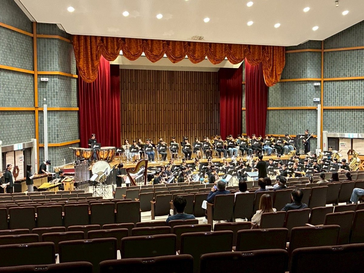 ibasui's tweet photo. 【夏のアンサンブル大会】

こんにちは！茨城大学吹奏楽団です♪

6月28日に学内で『サマーコンサート』を行いました
ご来場頂いた皆さま、ありがとうございました✨

7月11日、25日には『夏のアンサンブル大会』を行いました！グループならではの演出や演奏で、とても盛り上がる演奏会になりました！ https://t.co/I6LlC78Ykd