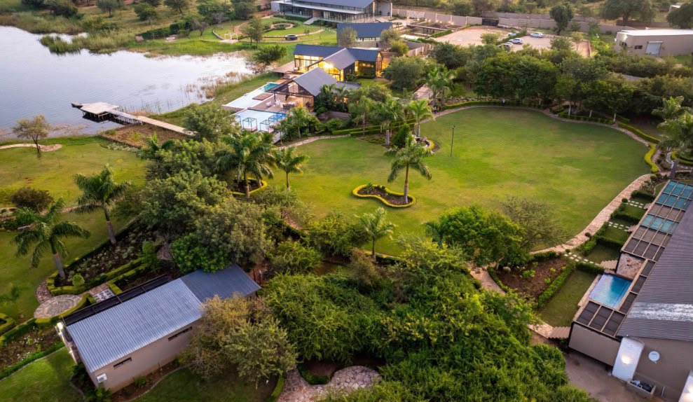 ali_naka's tweet photo. If you’re in Thohoyandou, here is a place to book for your stay and fine dining. Exceptional service.

Lira Boutique Hotel (*****)

Proudly owned by an African brother. https://t.co/wJqoqjlFoG