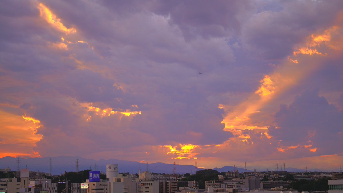 BIGHDD2's tweet photo. 🍱夏の土用の丑の日🍱の

🌥️夕景🌥️18:50（29℃）

🗻久しぶりの富士🗻

#イマソラ
#イマフジ https://t.co/ucWN0JEciL