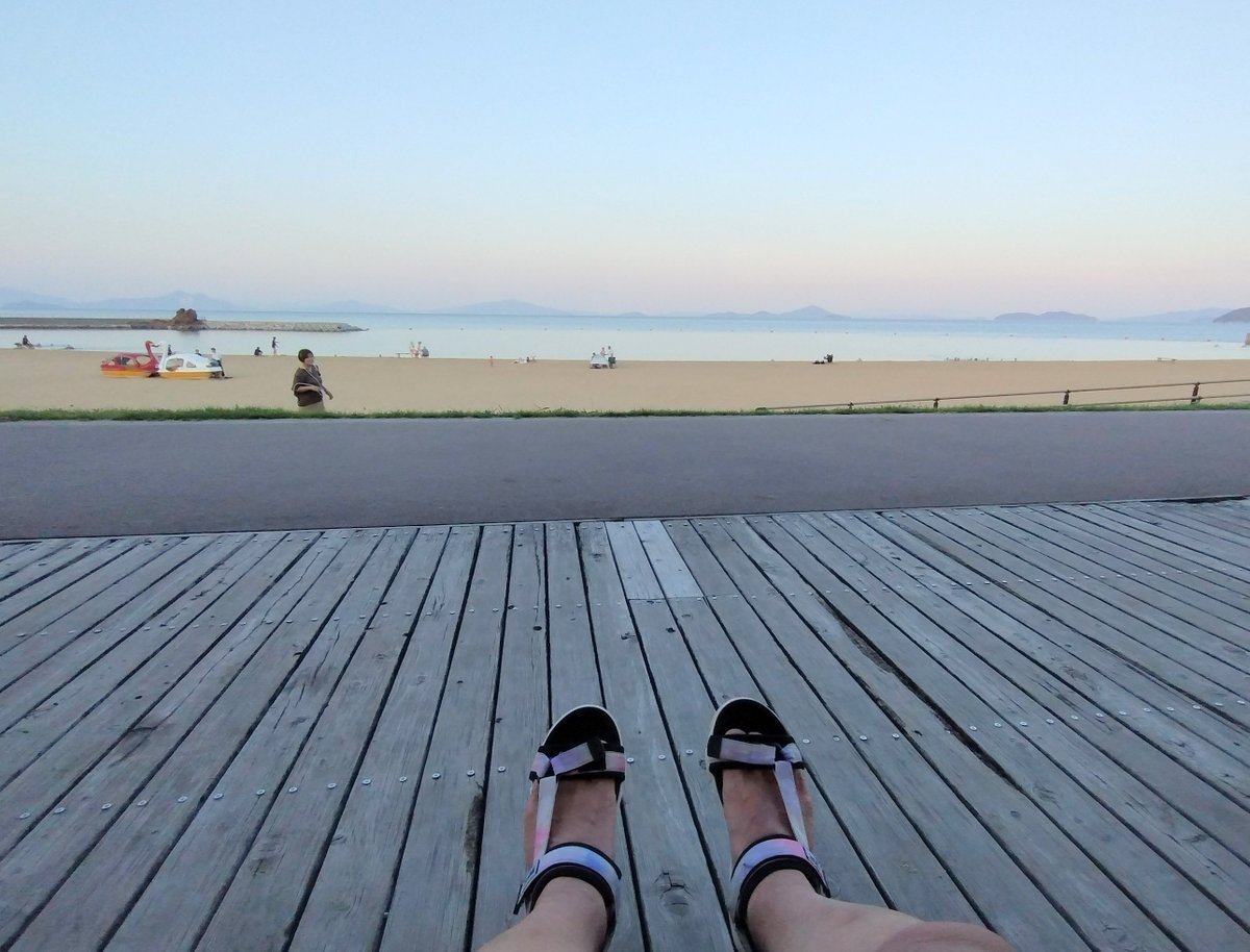 jyojioji2's tweet photo. はい終了
3時間ちょっと、人いない沖の方でほぼ浮かんでただけw
さすがに人多いとこではスク水は。。。
でも流されちゃうし軽く波もあるから常時泳いだりバランスとったりで意外と体力使う
次はもうちょい早く来ようかな https://t.co/NbpHXWZkIt
