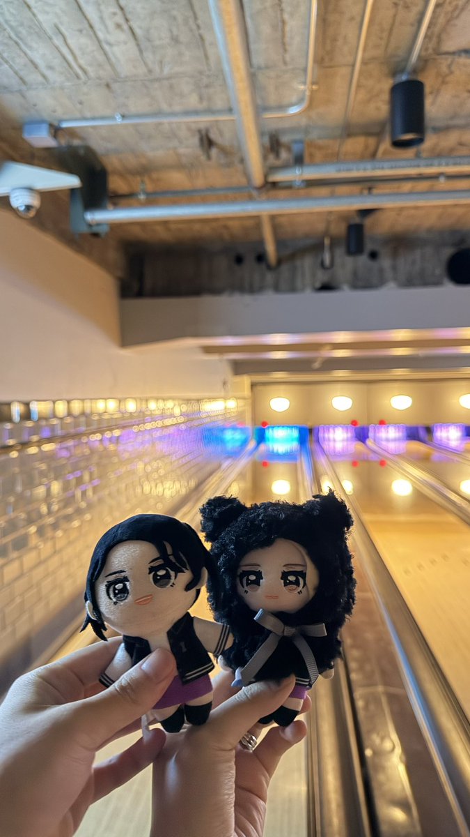 fn612rn91's tweet photo. IS:SUEちゃんが行ってたボウリング行ってきた🎳久しぶりすぎてむずかったけど白熱して3ゲーム！！
最後は菜乃梨乃仲良く同じスコアで終われました🤣💛🩷
さすがOFUZAKEMI☆🤣
#ISSUE https://t.co/88ouoITTdU