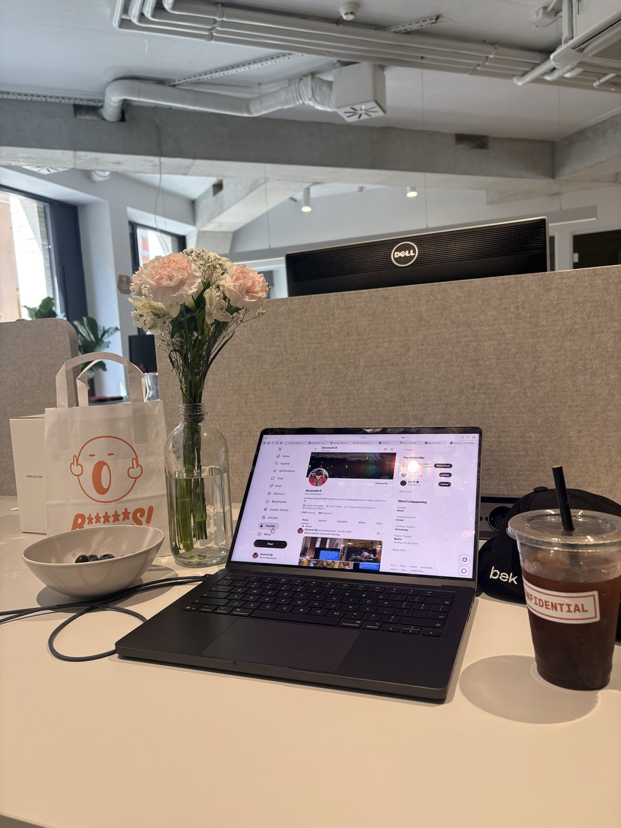 styledbydeejee's tweet photo. my second screen was taken but still a better set up than @darijan___ https://t.co/gWZAIgpRxp