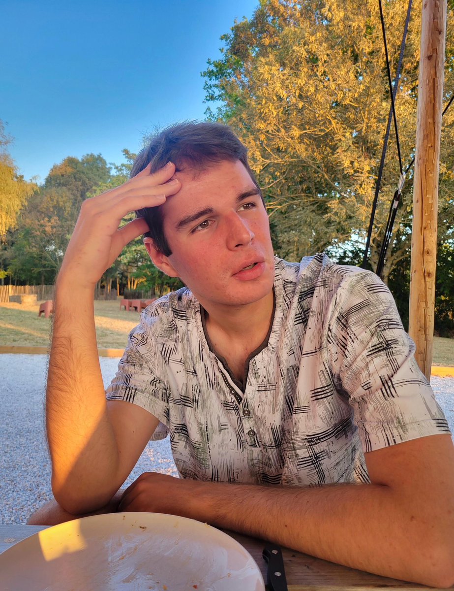 adrinomusic's tweet photo. J'ai eu la chance de participer à la deuxième édition du #bootcamp organisé par le label @TorsadeRecords dans une villa à proximité de Toulouse. Une semaine de rencontres, de bienveillance et d'amusement contenant des  masterclasses, ateliers de production musicale et des jeux. https://t.co/Q1ojzKASm6