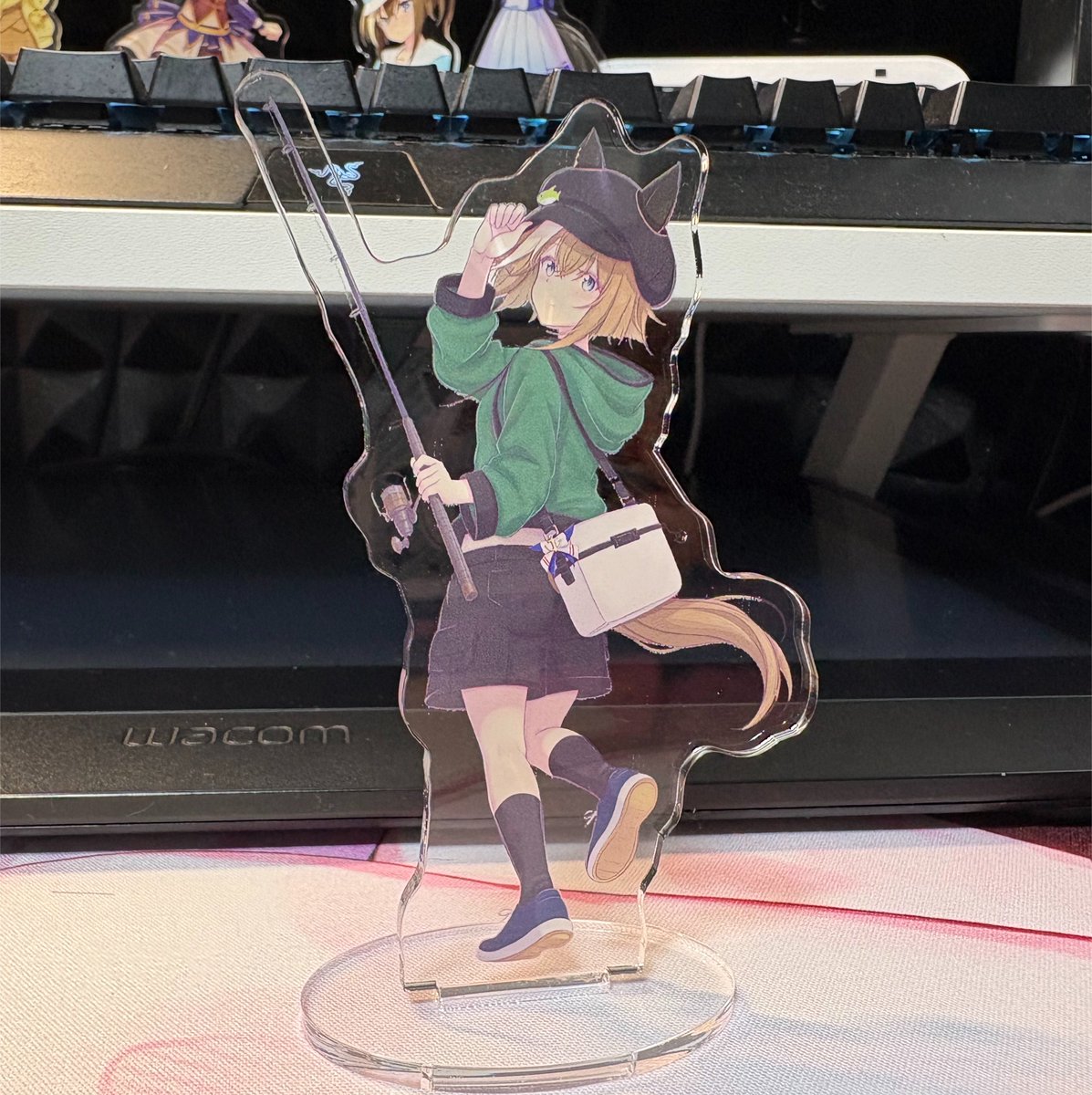 shiki_chan465's tweet photo. 夏コミで頒布するアクスタが届きました!!
サイズは縦10センチで結構小さいです!!!! https://t.co/4LMim0G1WX
