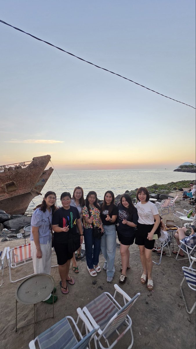 seilly's tweet photo. Golden skies, grateful heart. ✨
at Sunbae https://t.co/0qZopkUwD5