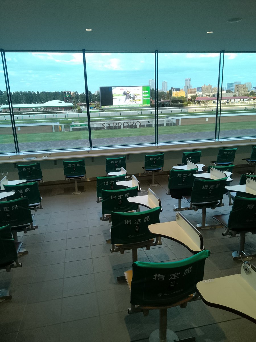 dshisan's tweet photo. 札幌2days終了
結局、大逆転を賭けて新潟中京最終レースまで参加したけれど終盤は当たらず傷口に塩となりましたとさ…とほほ😖

というわけで札幌でも完敗
お得な乗車券や宿泊キャンペーンを利用した分以上に負けちゃったな😔
夕方以降の競馬は程々にしよう(でも17時以降の雰囲気は好き)

#札幌競馬場 https://t.co/TvRg7eMRGG