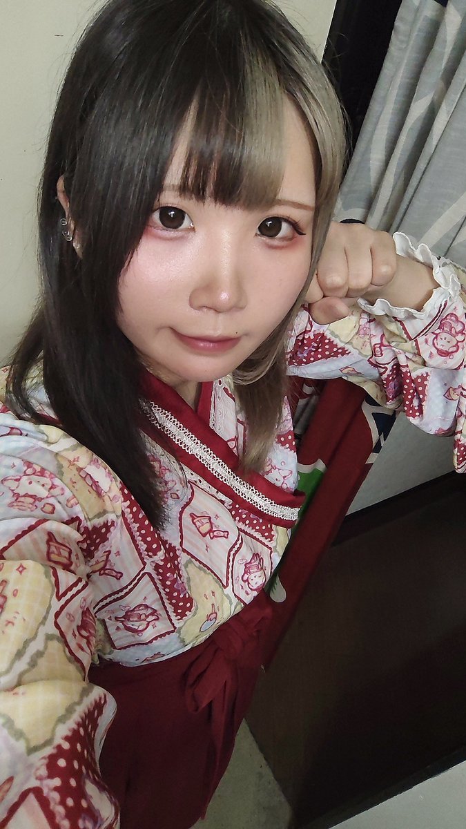 kirimi_sakuya's tweet photo. おるにょん🥳
普通に昨日飲みすぎた^ - ^粗相してないですか？こわいです。たのしかった。
ほんじつもよろしくお願いいたします。
服新しい😽赤い😽

遠⬇
https://t.co/Tg3utfvRGe https://t.co/xauafVwQqW