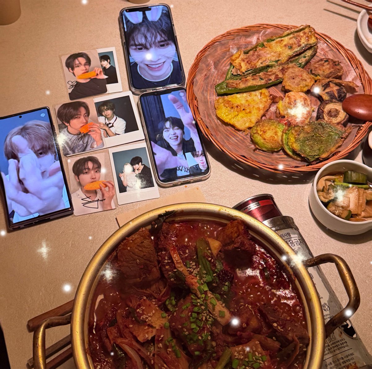 S21130HJUJ's tweet photo. 크래비티 ㄱㄱㅑ🫶앙랑합니ㄸㅏ😚😚😚❤️ https://t.co/7W3qBo7mBx