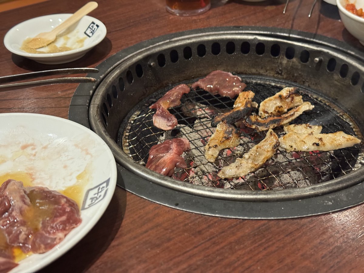 Sam_ssbu's tweet photo. そろそろ肉を食わないと死ぬぜ！ https://t.co/OQI7oLKj3M