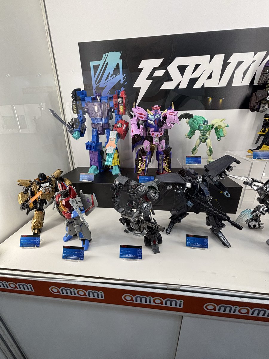 aiw6p4b's tweet photo. ワンフェスでT_SPARK商品見たけどガル様の着色モデルあって大変興奮しました
デカいし最高よ https://t.co/qA2hfHigph