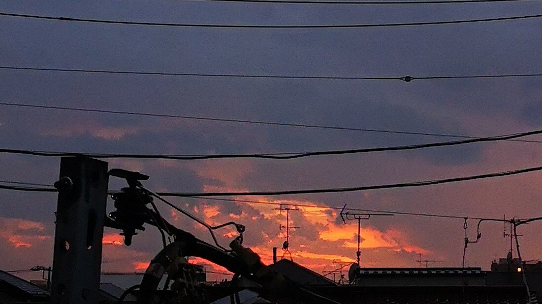 kumaming's tweet photo. 夏祭り最期の日 ^_^

大雨の向こう側に夕焼け(*^^*)ﾔｹﾔｹ

#ｲﾏｿﾗ  #ｸﾏｸﾓ #雲友の会 https://t.co/tNcQypFbWk
