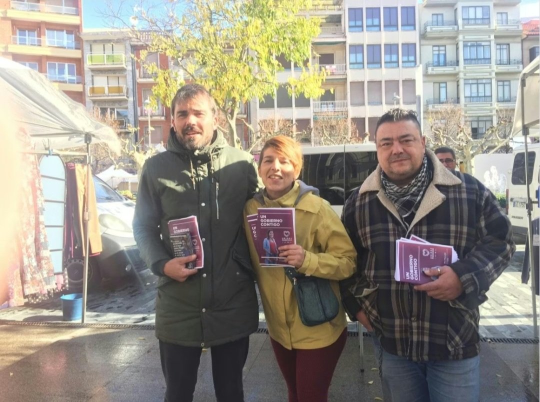 Mr_Jones_k's tweet photo. Juan: Bombero forestal y candidato de Podemos.
Que eso se les ha olvidado ponerlo en el rótulo.

(Imagen de Astorga Digital) https://t.co/gOBPA8icSI