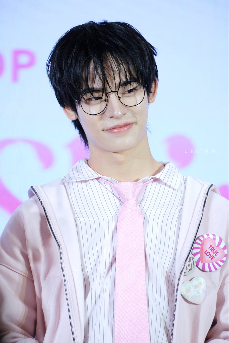 Lingthipp's tweet photo. แว่นมานี่มาาาา 🥹
TEETEEPOR BRIGHT SHINE

#TFSBrightAndShinexTTP
#porsuppakarn https://t.co/kv3QYrlH7f