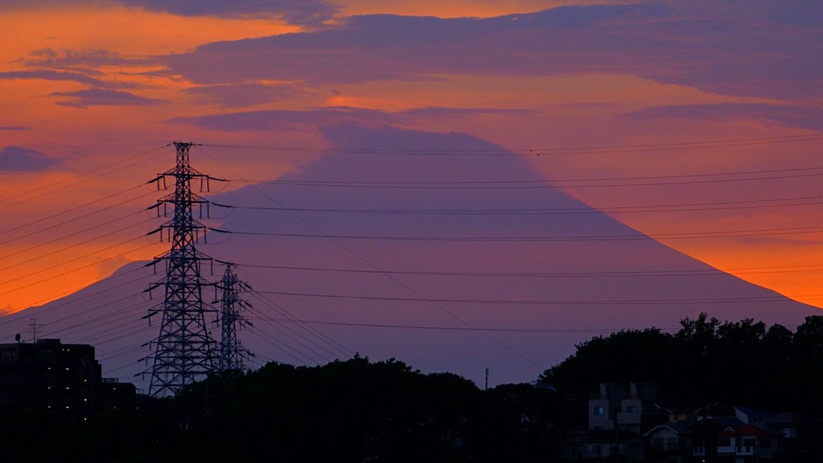 BIGHDD2's tweet photo. 🍱夏の土用の丑の日🍱の

🌥️夕景🌥️18:50（29℃）

🗻久しぶりの富士🗻

#イマソラ
#イマフジ https://t.co/ucWN0JEciL