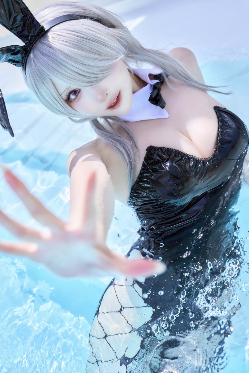 __zzz___oo0's tweet photo. 夏だ！プールだ！バニーだ！🐰 https://t.co/EhkVG2CyDy