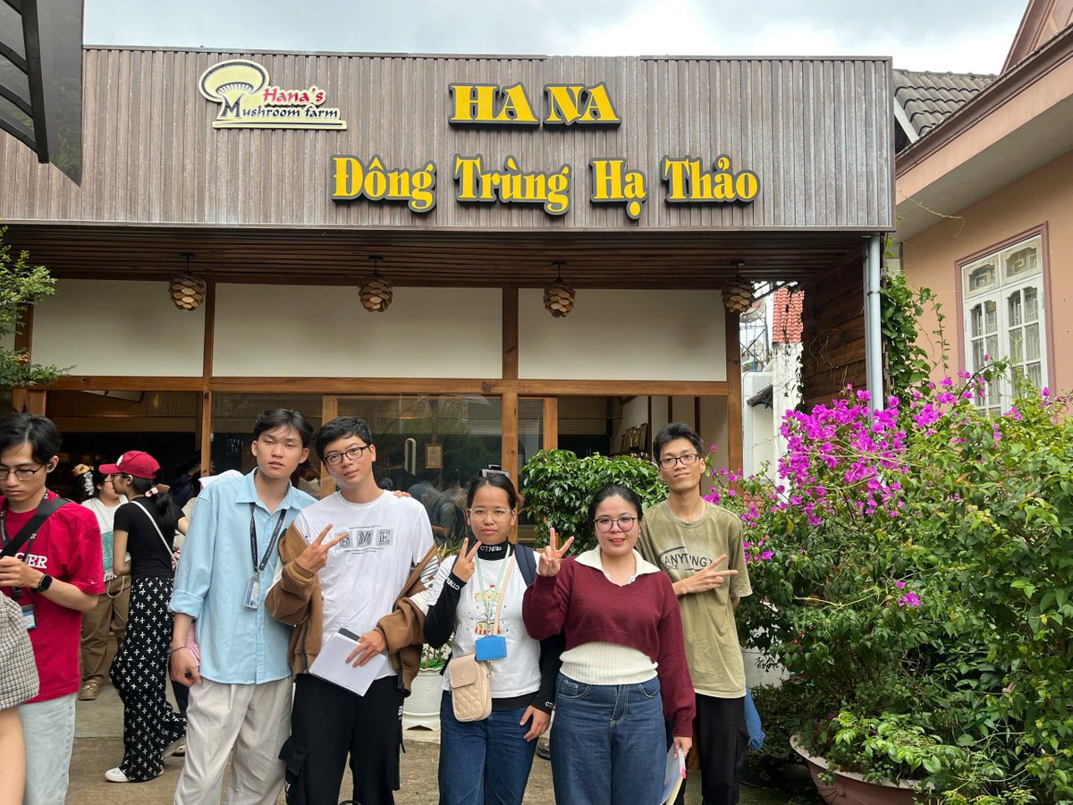 hang_d1's tweet photo. Xả thêm D1 khi đi học kiến tập nè https://t.co/VdtXQzOvRL