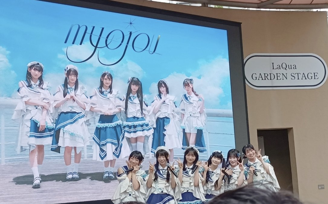 6nm7h's tweet photo. お母さんと近くのフリーライブ見てきた https://t.co/03KyMKcUQN