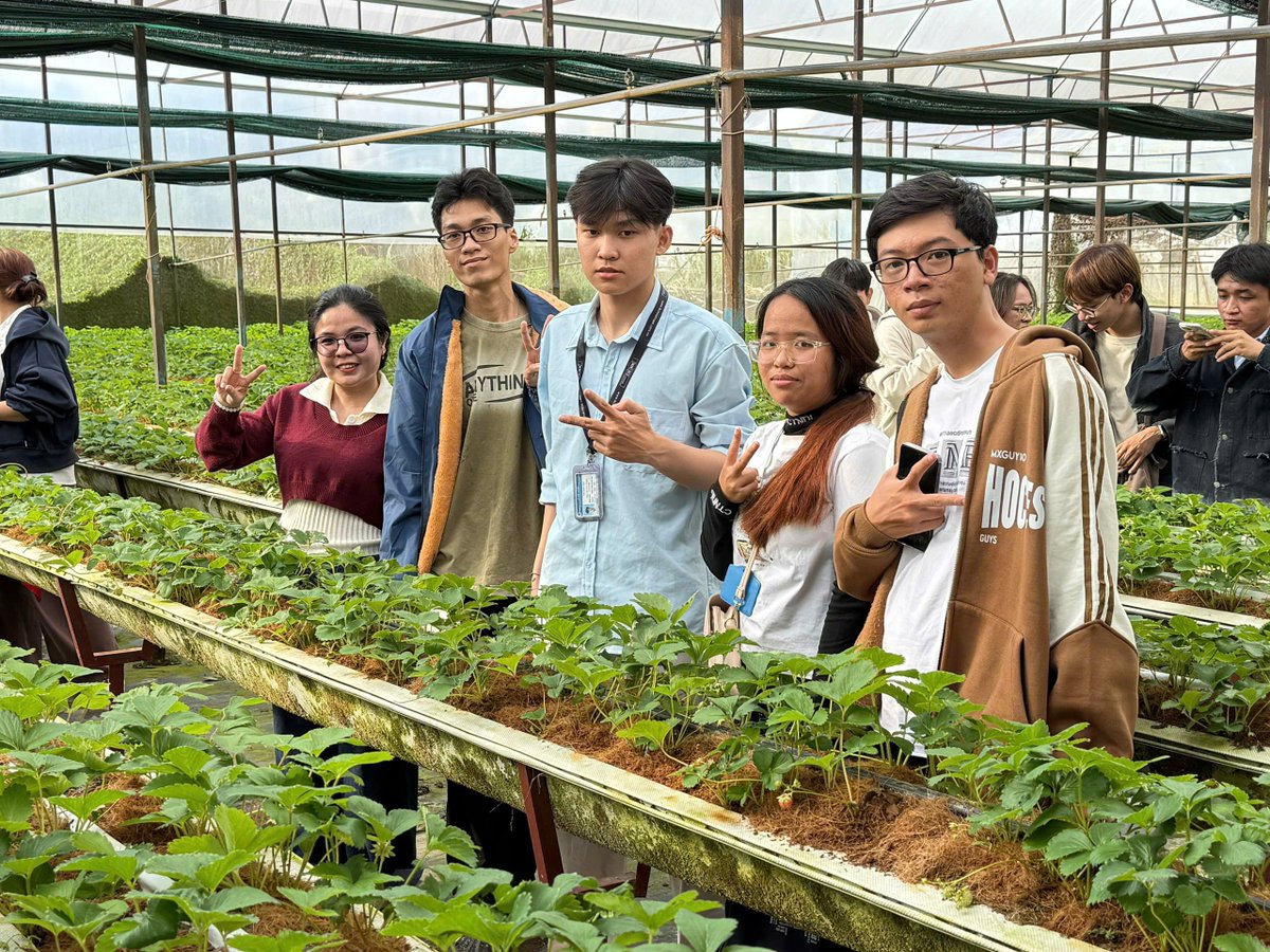 hang_d1's tweet photo. Xả thêm D1 khi đi học kiến tập nè https://t.co/VdtXQzOvRL