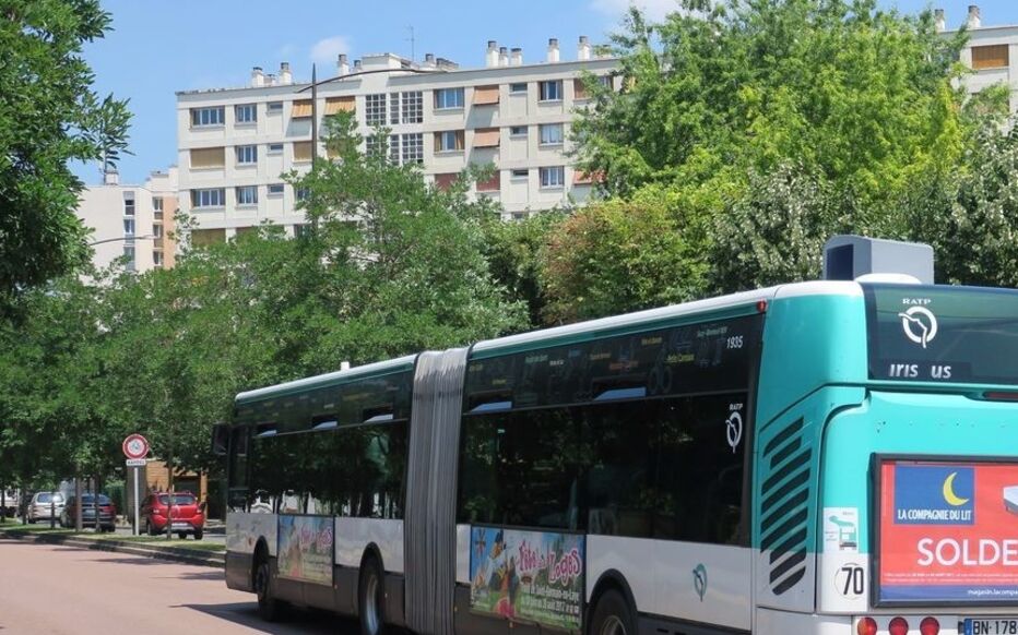 F_Desouche's tweet photo. Ivry (94). Un bus RATP a un accident, son conducteur roulait sans permis et sous stupéfiants

https://t.co/EKC50oRzPw https://t.co/AZQGqtBKwT
