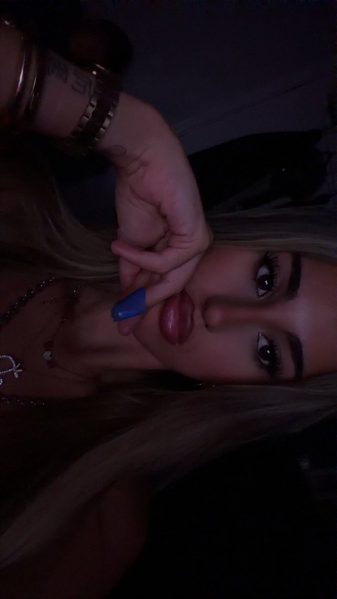 crystalrosszi's tweet photo. ♡‧₊˚ good morning from your favourite bratty princess ♡‧₊˚ https://t.co/cJc6wRZALW