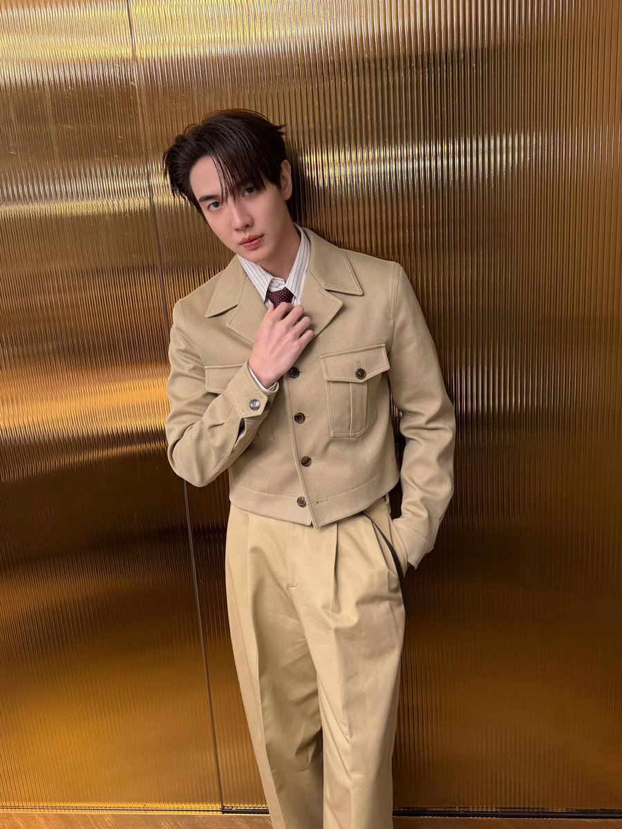 MchoiceTH's tweet photo. ไปกันต่ออ รอบ Evening ค้าบทุกคนน 🫶🏻

มาเจอกัน ‘แม็กกี้’ ที่งาน ‘[MAXKY "Time Stands Still"] 1ST PHOTOBOOK FANSIGN EVENT’ นะค้าบบ 

MEMORIES WITH MAXKY
#MAXKY1stFANSIGN
#maxky_rp 
#MchoiceArtist https://t.co/CqozmtOsm6