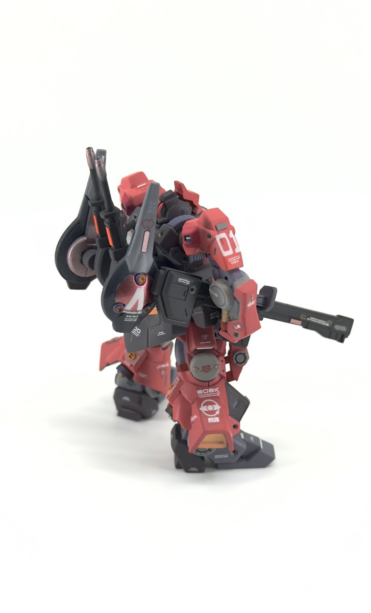 OtogunC's tweet photo. 今晩はアーティファクトシリーズ続き！リックディアスクワトロバジーナ機カラーで製作。相変わらずちっさい！

頭部のセンサー周り、供給パイプ、バーニア周り、その他細部までディテール追加しています。

＃ガンプラ
＃プラモデルライフ
＃ガンダムアーティファクト
＃gunpla
＃gunplabuilders https://t.co/RMC4od0Sig