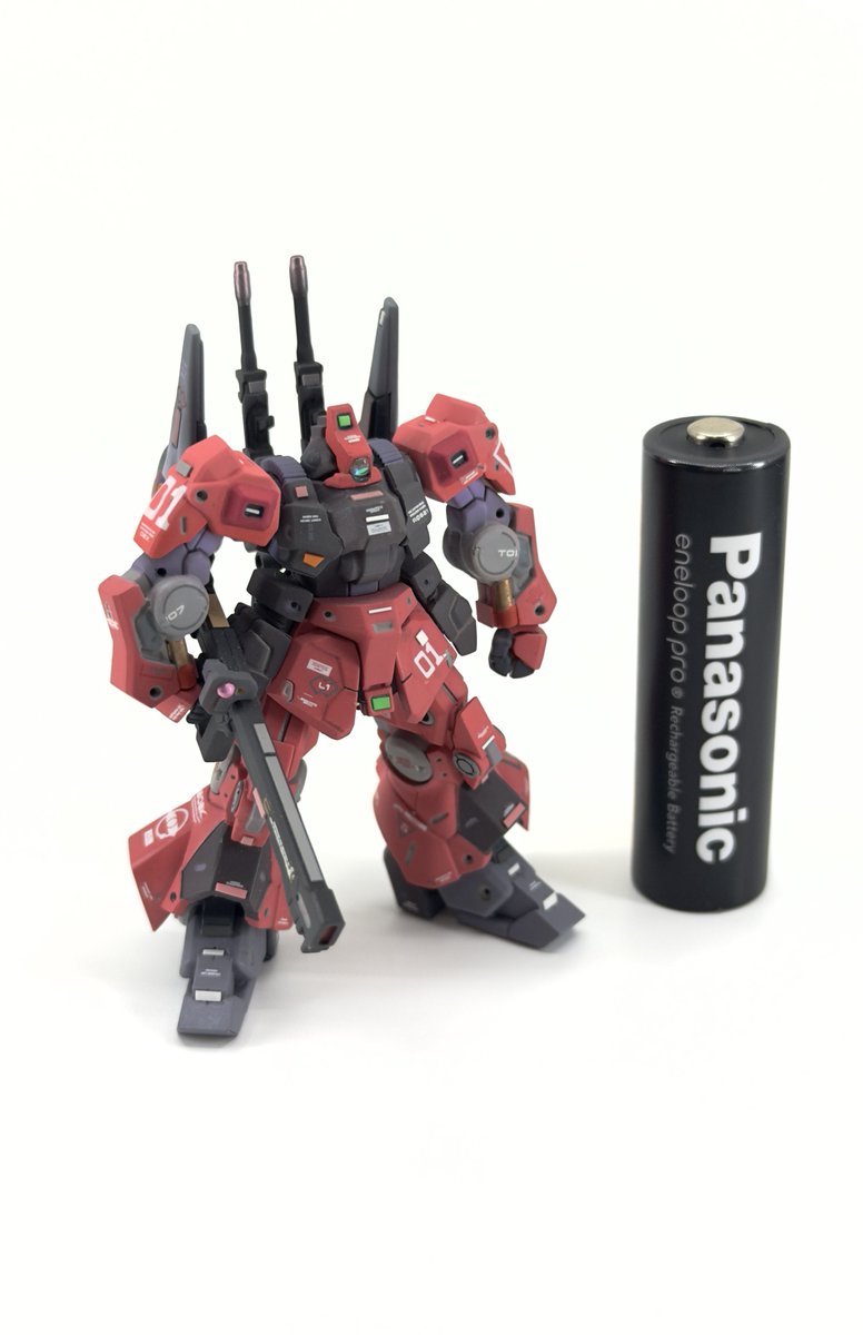 OtogunC's tweet photo. 今晩はアーティファクトシリーズ続き！リックディアスクワトロバジーナ機カラーで製作。相変わらずちっさい！

頭部のセンサー周り、供給パイプ、バーニア周り、その他細部までディテール追加しています。

＃ガンプラ
＃プラモデルライフ
＃ガンダムアーティファクト
＃gunpla
＃gunplabuilders https://t.co/RMC4od0Sig