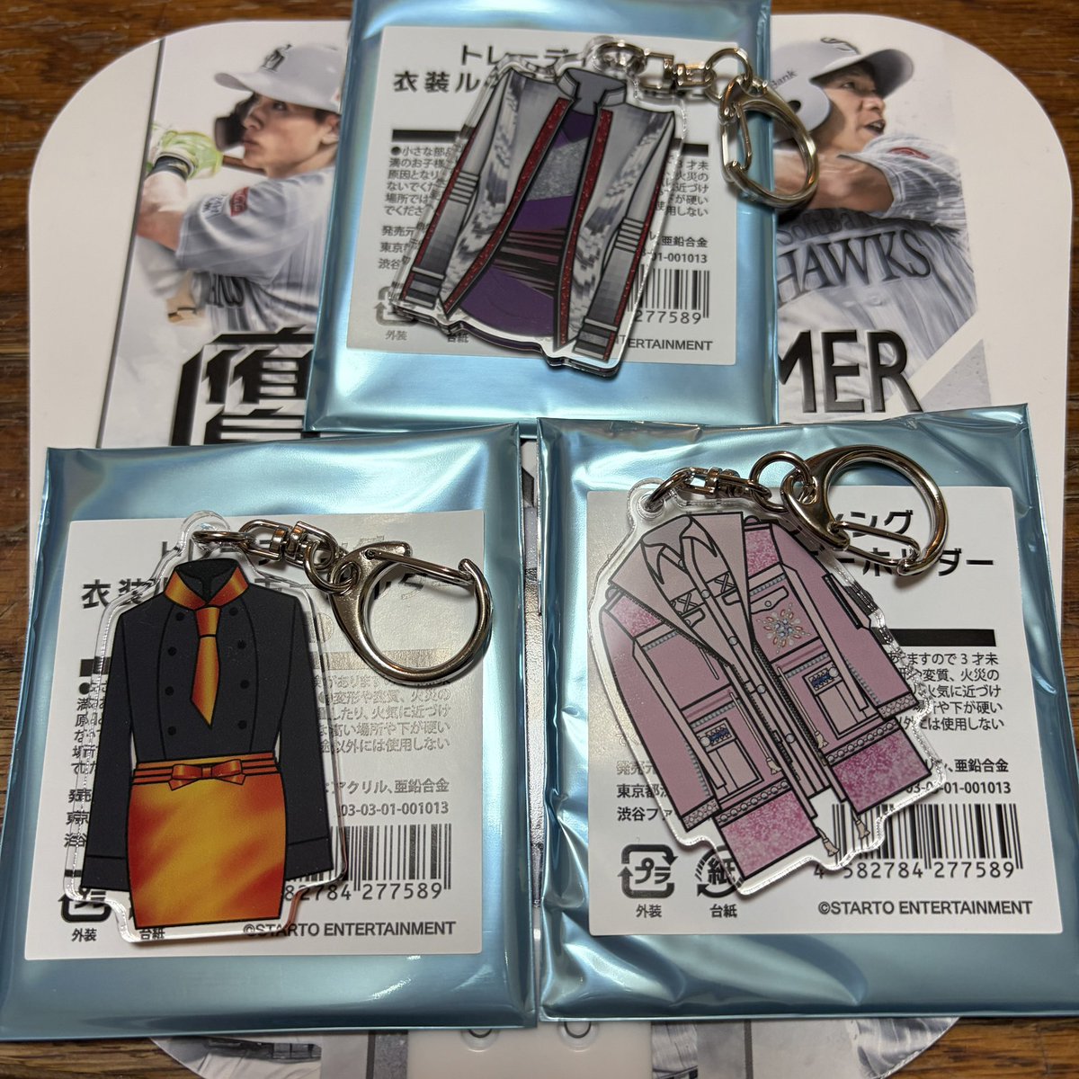 watter3016's tweet photo. 今回のアクキー！！！！！！！
横尾さんまさかの自引きコンプ🤣🧡🧡
1個ずつ持ってるから2個目😊✨ https://t.co/rYlDWSTHnQ